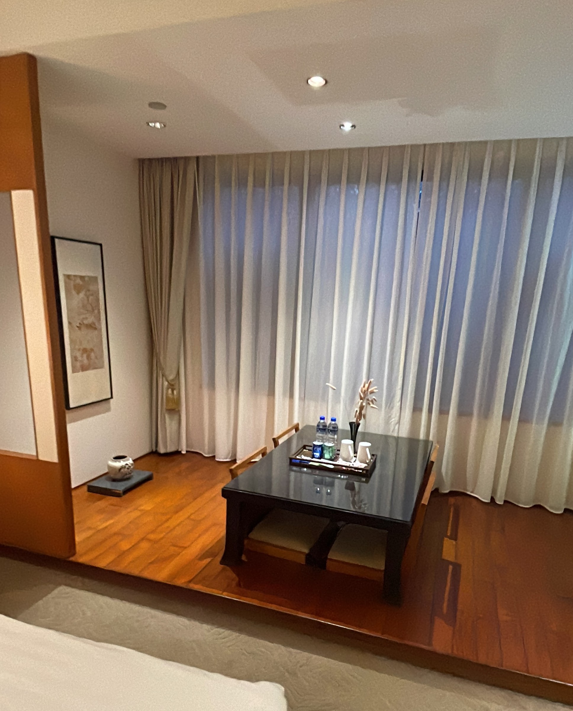 Bed curtain overview