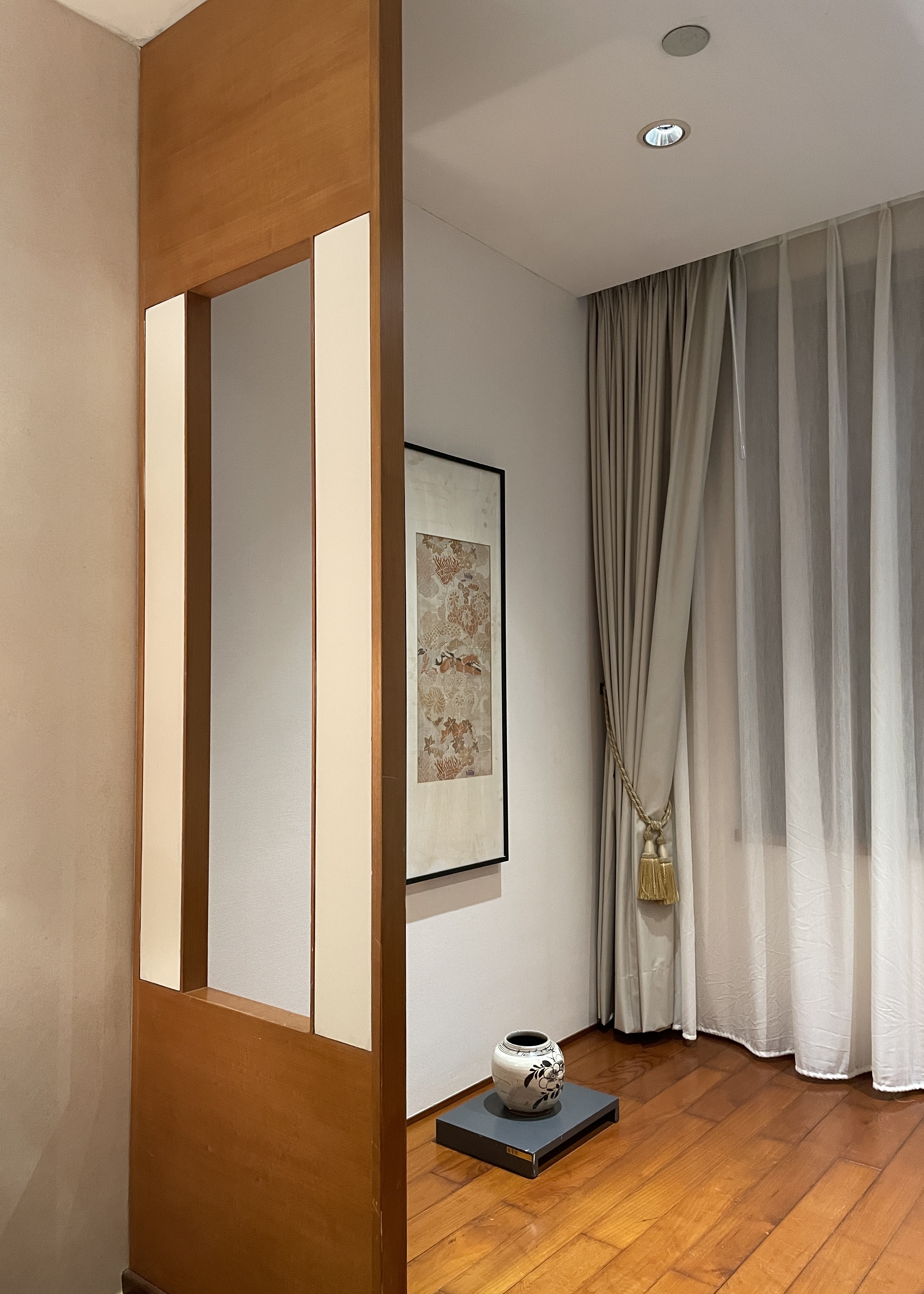 Wooden partition ceramic