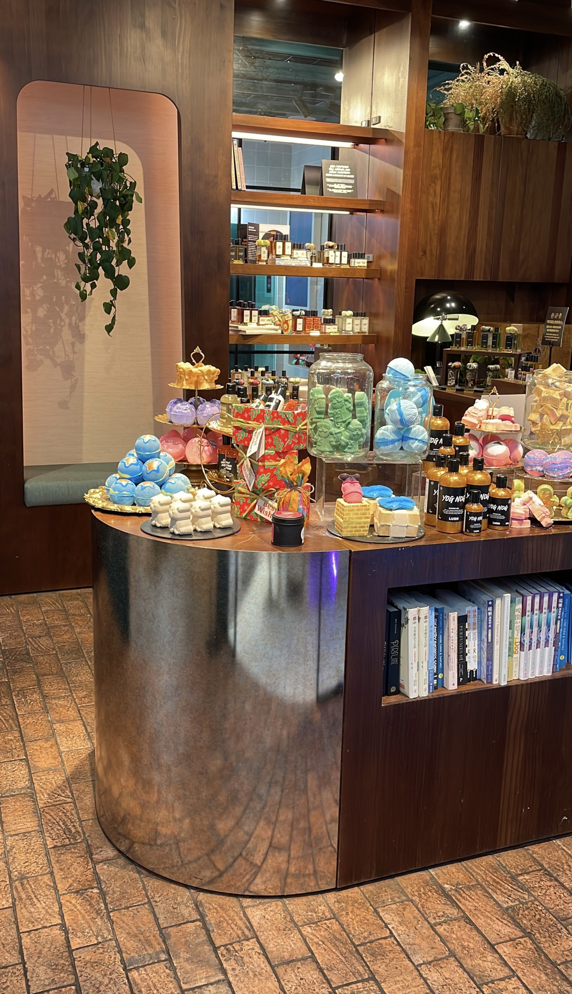 Perfume library counter