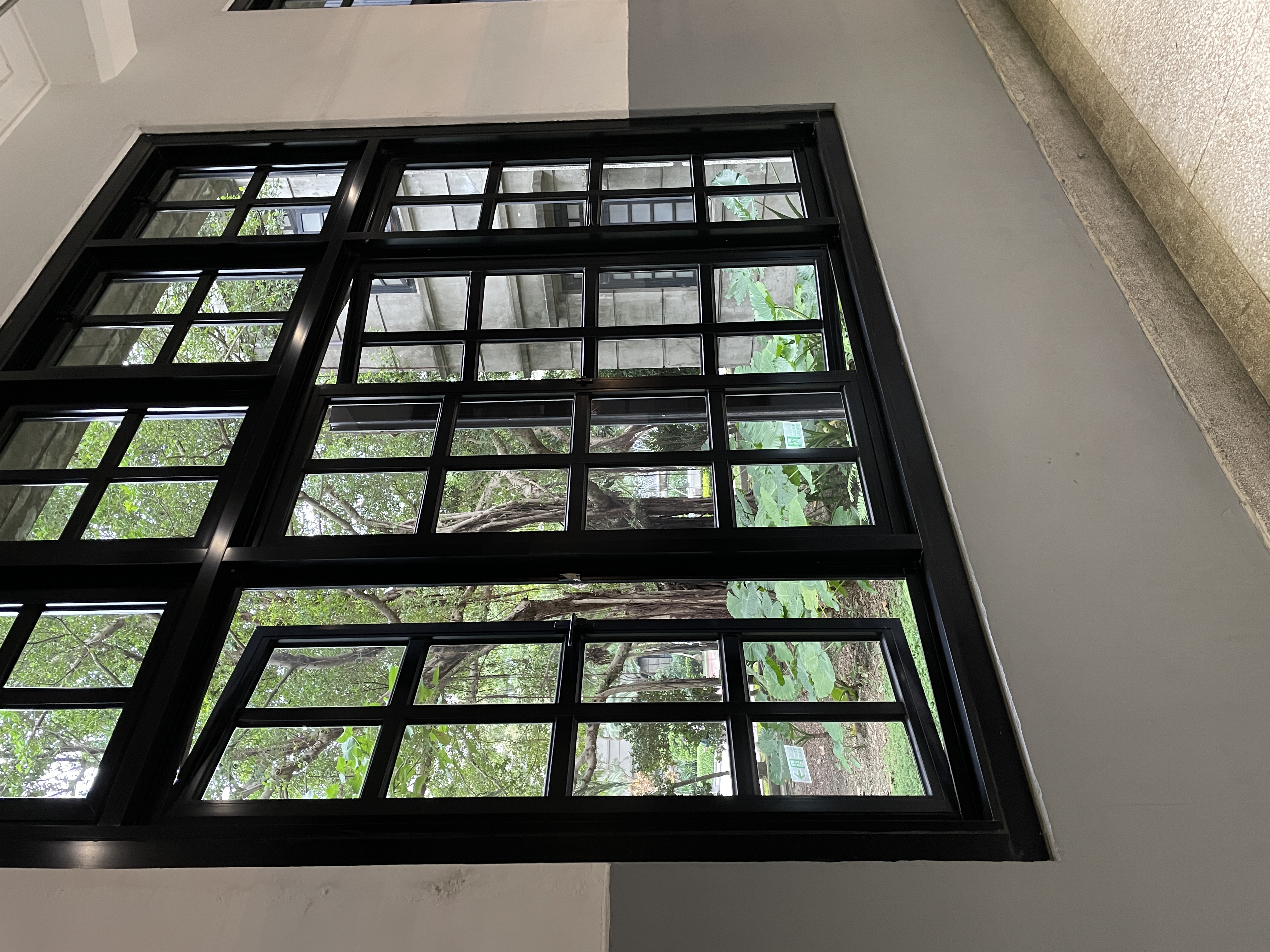 Grid windows exterior