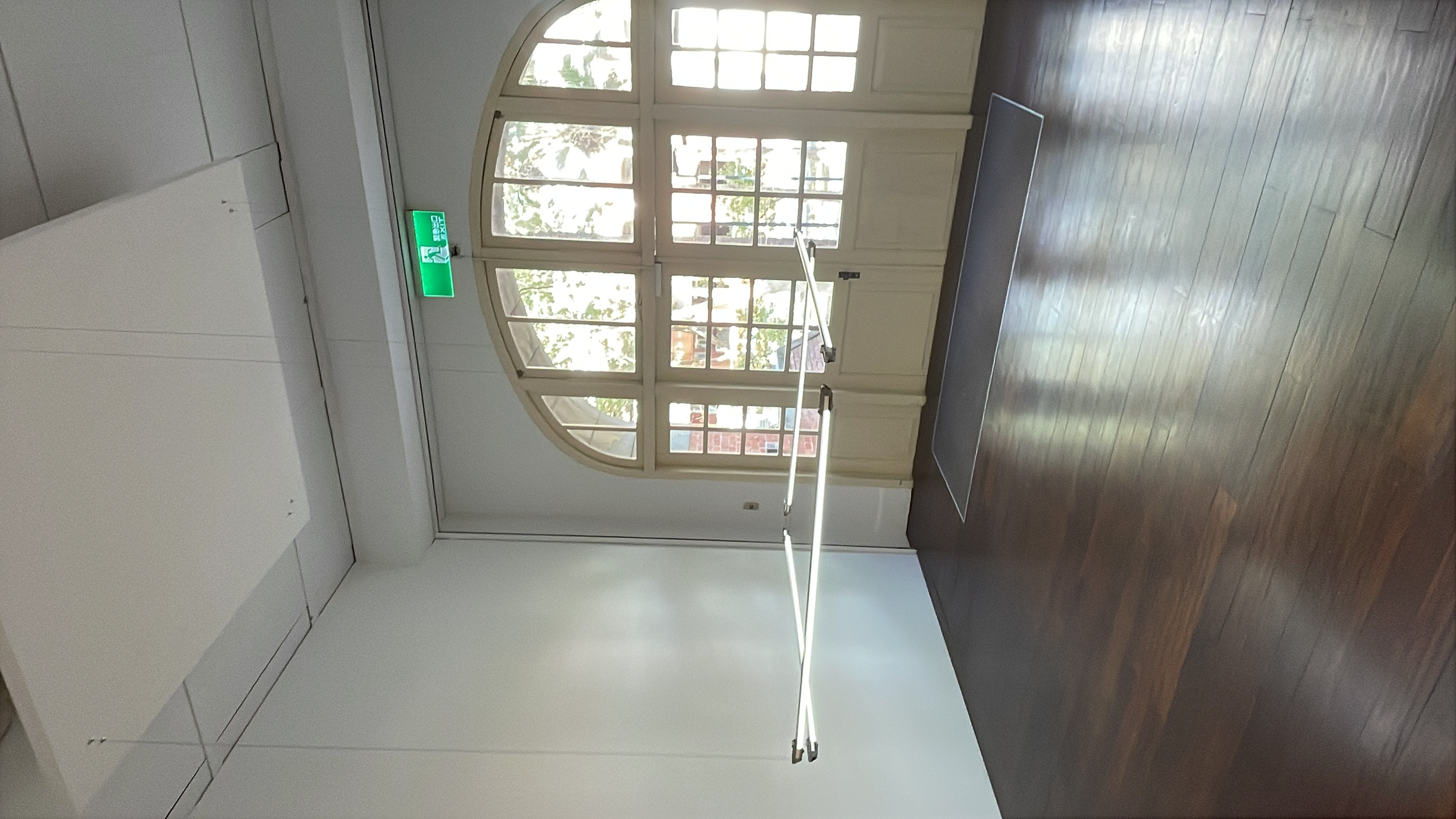Arch white interior